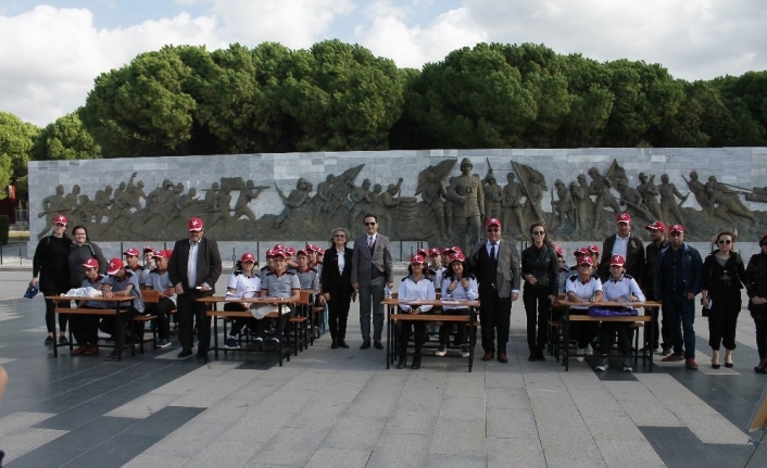 Lise öğrencilerine Çanakkale Şehitliği’nde tarih dersi