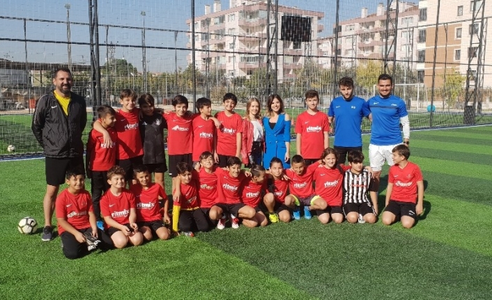Medicana’dan minik sporculara beslenme semineri