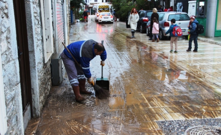 Meteorolojiden fırtına ve kuvvetli yağış uyarısı