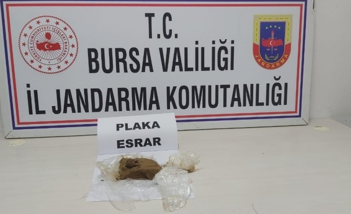 Parkta arama yapılan şahsın üzerinden uyuşturucu çıktı