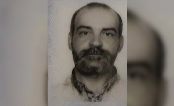 180 kilometre hızla önce ağaca, sonra da otobüs durağı çarptı