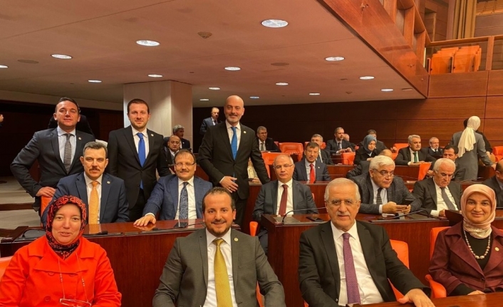 Ak Parti Bursa Milletvekillerinden bütçe pozu