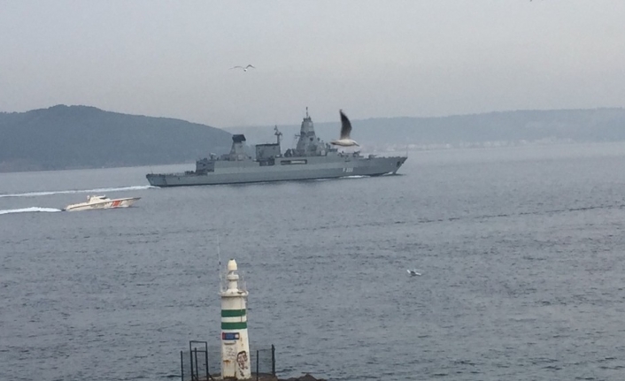 Alman savaş gemisi FGS Hamburg Çanakkale’de