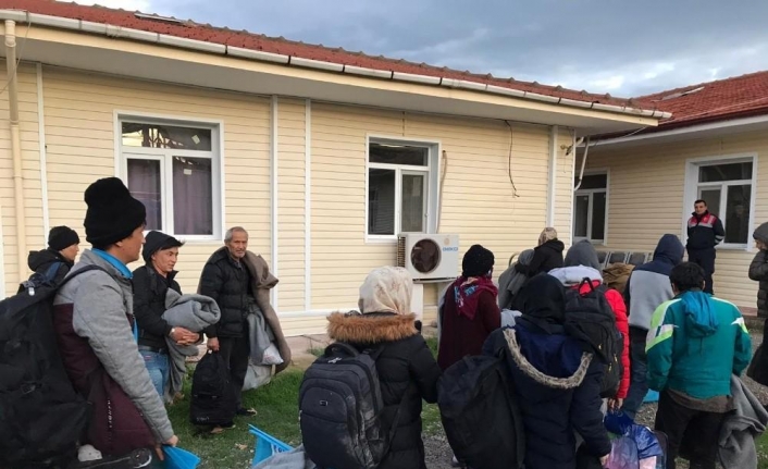 Ayvalık’ta 34 Afganistanlı göçmen ve 1 organizatör yakalandı