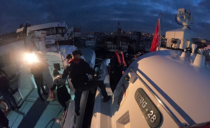 Ayvalık’ta 35 Afganistan uyruklu göçmen yakalandı