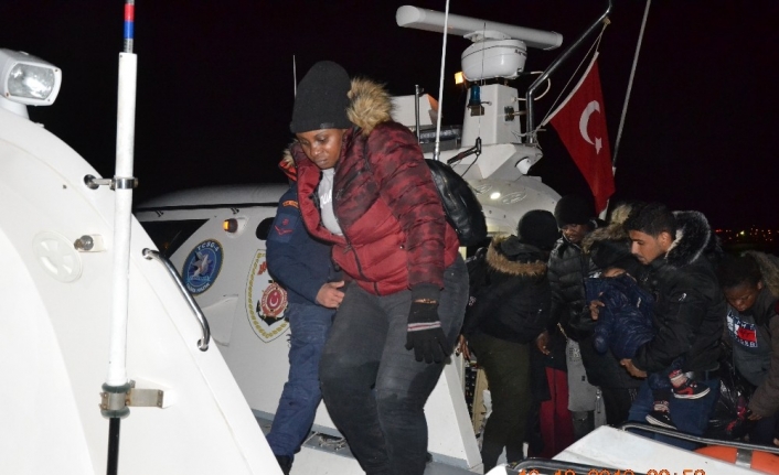 Ayvalık’ta 45 göçmen Sahil Güvenlik ekiplerince yakalandı