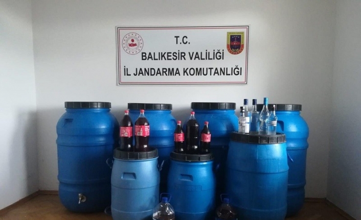 Ayvalık’ta jandarma 2 bin 400 litre kaçak içki ele geçirildi