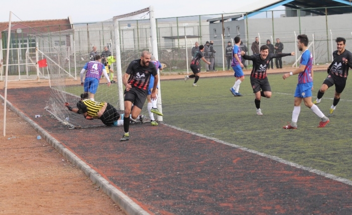 Baba oğul birbirine rakip oldu