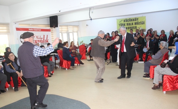 Balıkesir Huzurevi sakinlerine yılbaşı konseri