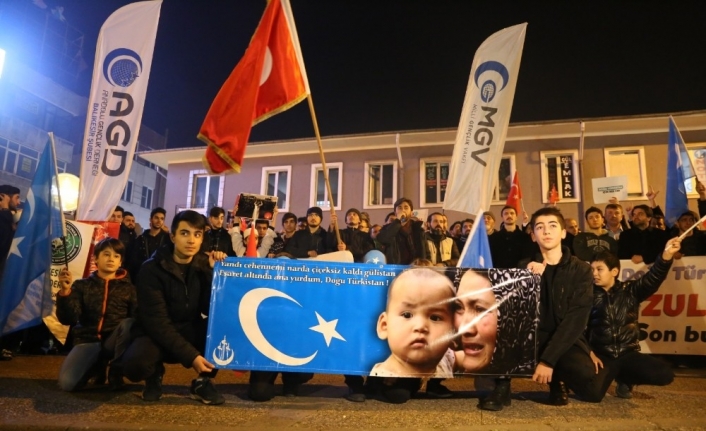 Balıkesir’de Doğu Türkistan için "Sessiz Çığlık" yürüyüşü