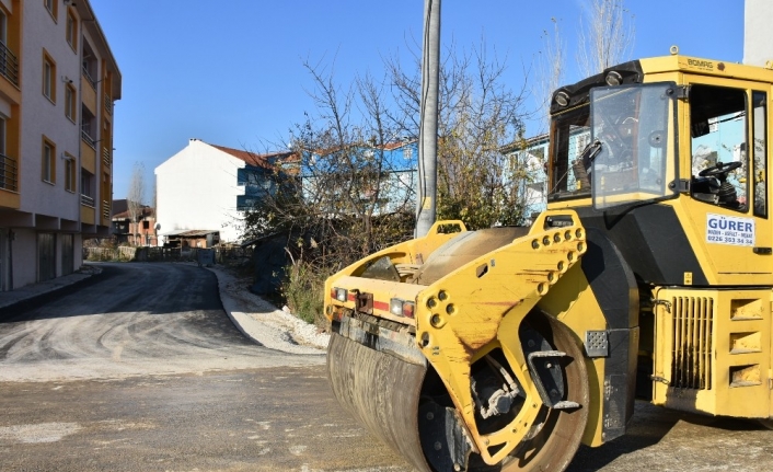Bir günde dört sokağa 750 ton asfalt
