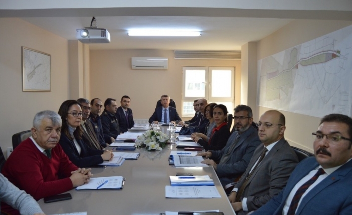 Edremit’te “Aile içi ve kadına karşı şiddetle mücadele toplantısı” kaymakam sırmalı başkanlığında gerçekleştirildi