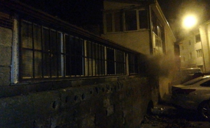Fişe takılı unutulan çay ocağı iş yerini küle çevirdi