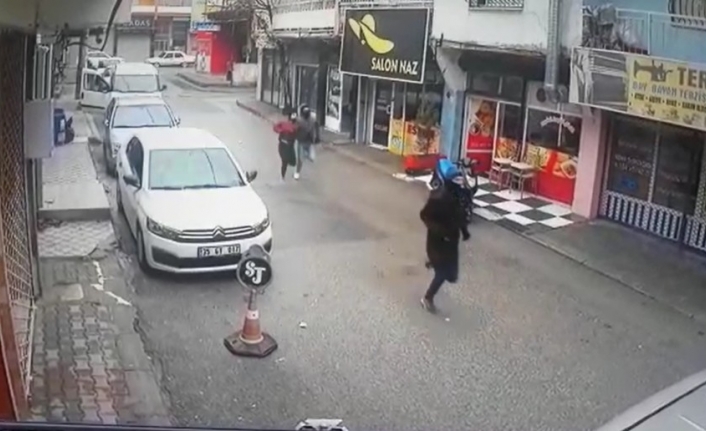 İki kişiyi vuran soyguncuların soygun anı ve kaçışı kamerada
