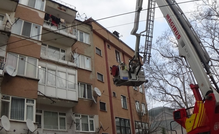 İnegöl’de ilginç kedi kurtarma operasyonu