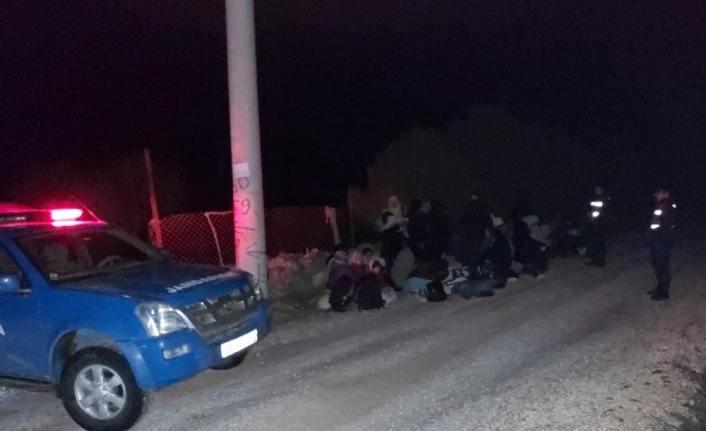 İzmir’de 40 düzensiz göçmen yakalandı
