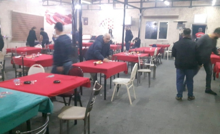 İzmir’de çay ocaklarına kumar operasyonu: 33 kişi yakalandı