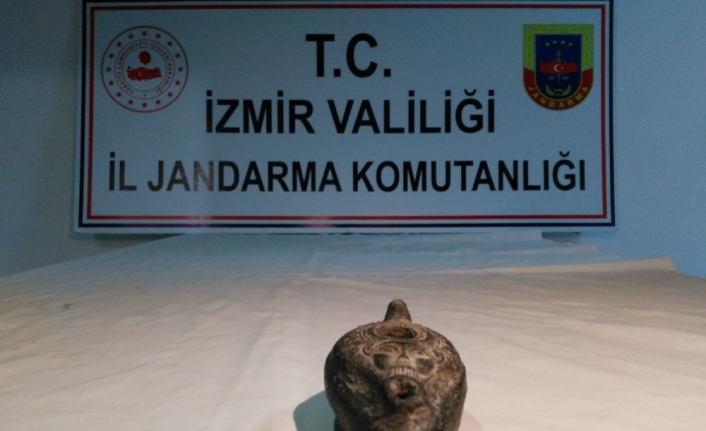 İzmir’de tarihi eserleri satmak isterken suçüstü yakalandılar
