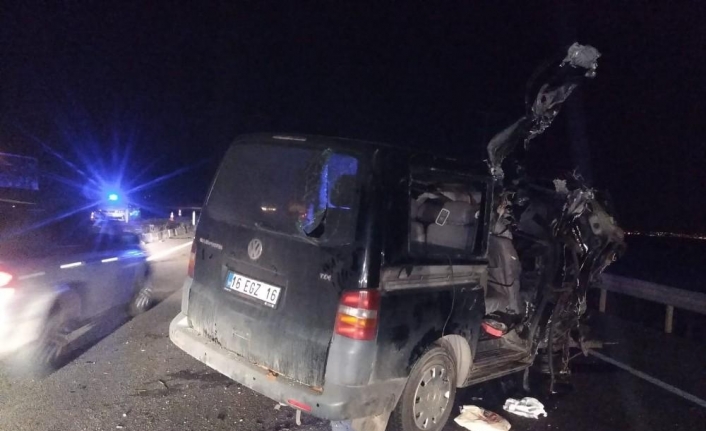 Karacabey’de trafik kazası: 2 ölü, 1 yaralı