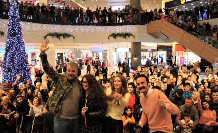 "Kırk Yalan" filmine İzmir’de özel gala