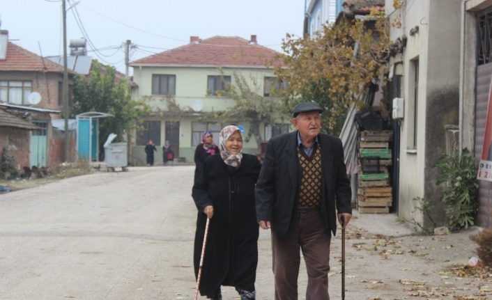 Köye diyetisyen geldi, zayıflamak isteyen kadınlar sıraya girdi