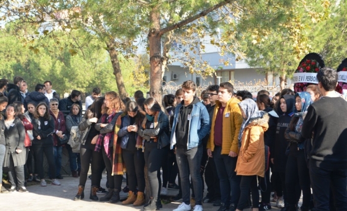 Okul müdürü Nevzat Saçı’yı son yolculuğuna öğrencileri gözyaşlarıyla uğurlandı