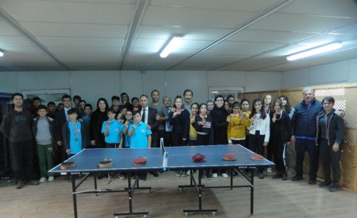 Ortaokullar arası ‘Masa Tenisi’ turnuvası sona erdi