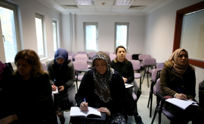 (Özel) Bursa’da köylü kadınlar İngilizce öğreniyor