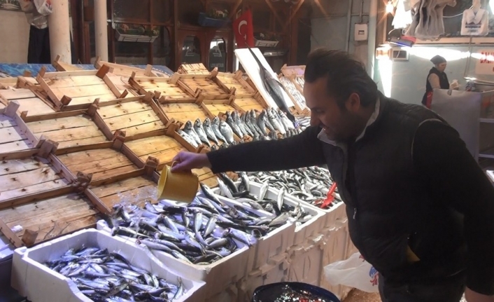 Sıcak havalar balık tezgahlarını vurdu