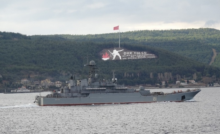 Rus savaş gemisi ‘Azov’ Çanakkale Boğazı’ndan geçti