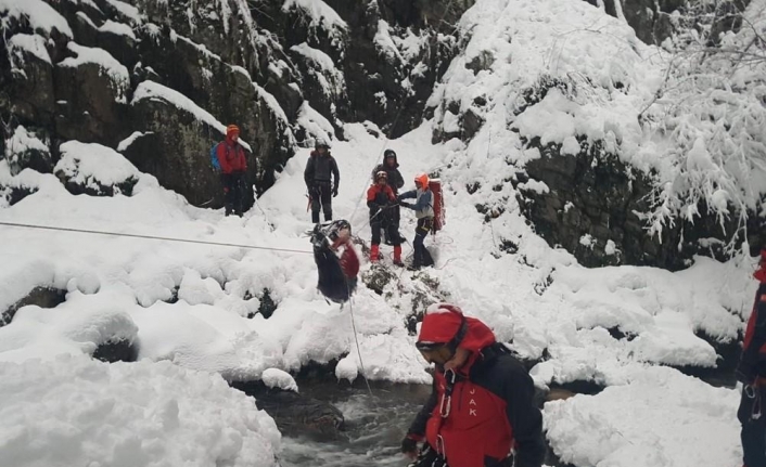 Uludağ’da geceyi arazide geçirmek zorunda kalan AKUT üyeleri yaşanılanları anlattı