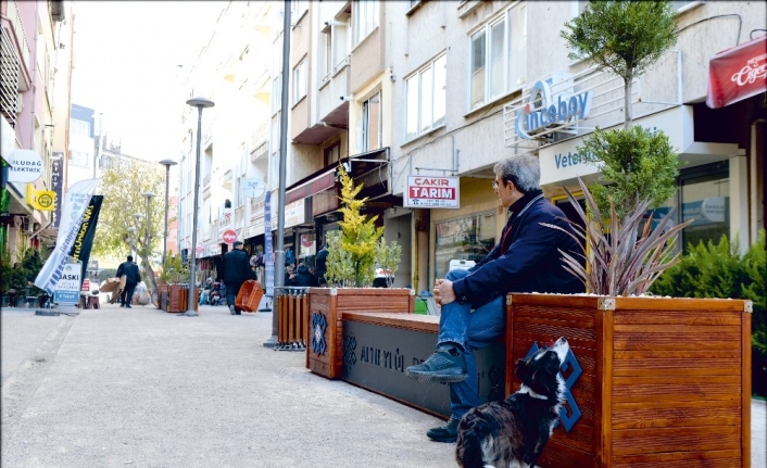 Altıeylül’de sokak yenilemeleri devam ediyor