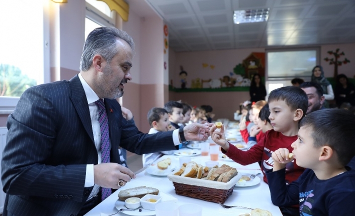 Başkan Amca’dan ballı ekmek