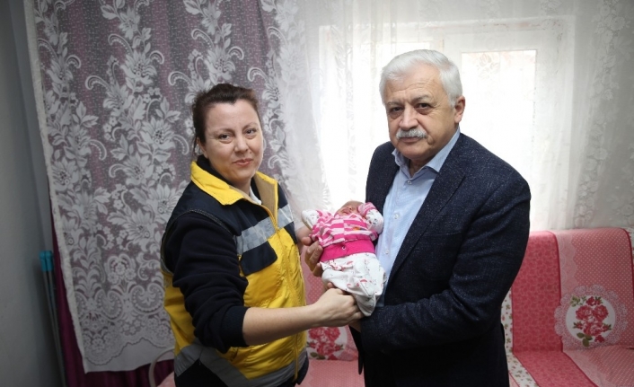 Başkan Deveciler’den Cemile bebeğe sürpriz ziyaret