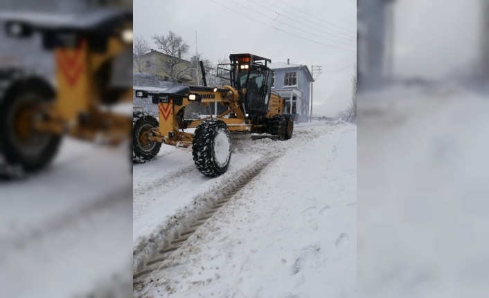 Burhaniye’de belediye karla mücadele çalışması başlattı