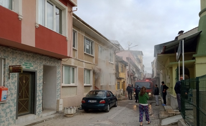 Bursa’da bodrum katta yangın