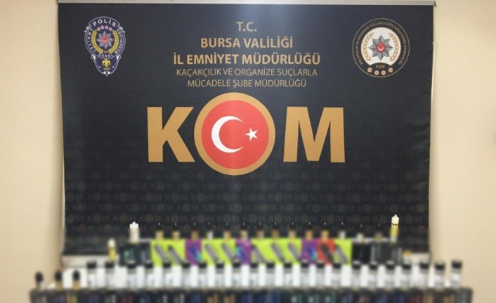 Bursa’da şüpheli araçtan yüzlerce kaçak ürün ele geçirildi