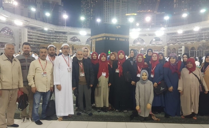 Bursalı umrecilerden Kabe’de deprem duası