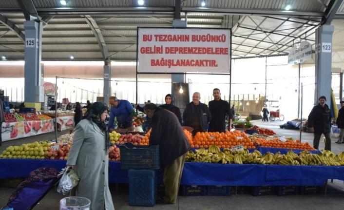 Çanakkaleli pazarcı, geliri depremzedelere bağışladı