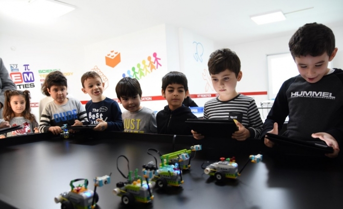 Edremit Belediyesi’nden karne hediyesi robotik kodlama eğitimi