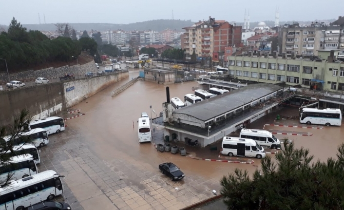 Erdek otogarı yıkıma hazır