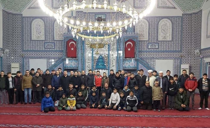 Gençler sabah namazında buluştu