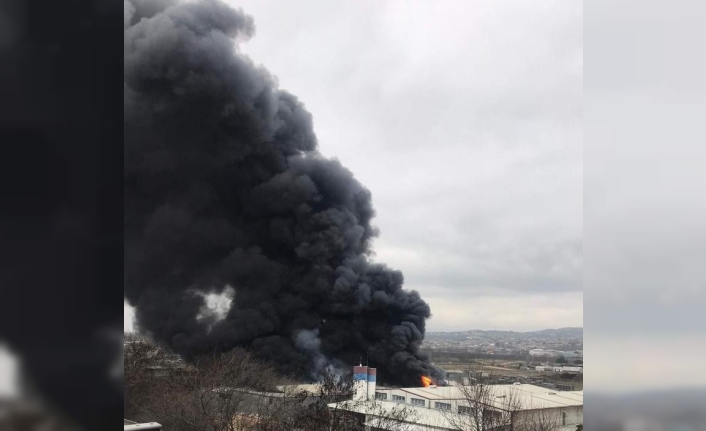 Geri dönüşüm deposundaki yangın kontrol altına alındı