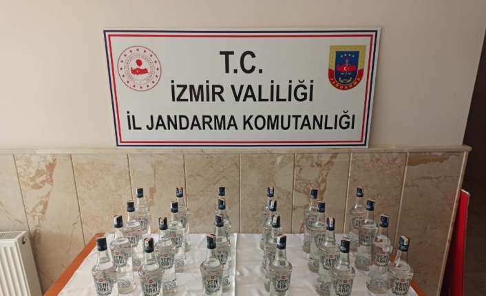 İzmir’de otomobil bagajında sahte rakı ele geçirildi