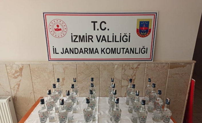 İzmir’de otomobil bagajında sahte rakı ele geçirildi