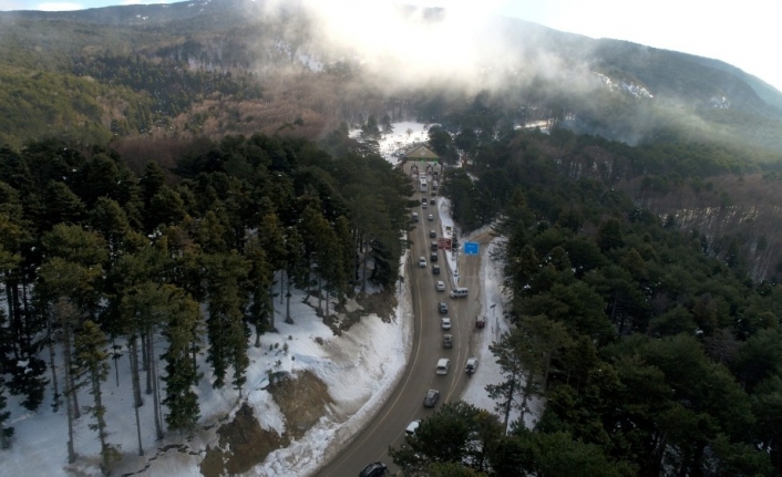 Karayolunda 2 kilometre, teleferikte ise metrelerce Uludağ kuyruğu