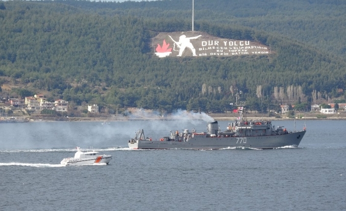 Rus askeri gemileri Çanakkale Boğazı’ndan peş peşe geçti