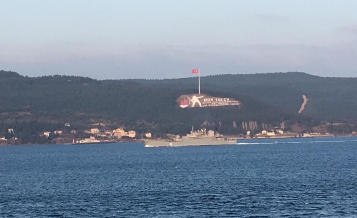 Rus savaş gemisi Çanakkale Boğazı’ndan geçti