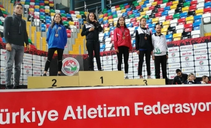 Tatar’ın öğrencileri İstanbul’dan 3 madalya ile döndü