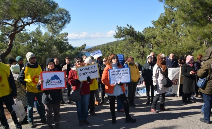 Ayvalıklılar parkın ihaleye çıkmaması için toplandılar